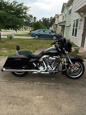 Harley-Davidson : Touring 2013 gloss black street glide excellent condition