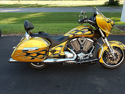 Victory : CROUSS COUNTRY  CROSS COUNTRY, CUSTOM PAINT, WARRANTY, LOADED OF CHROME, LOW MILES, SWEET BIKE