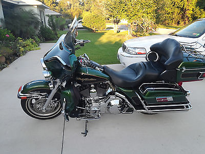 Harley-Davidson : Touring Harley Davidson Ultra Classic in Beautifull Limited quantity Dragonfly Green
