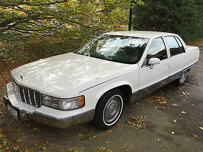Cadillac : Fleetwood 4 DOOR  CADILLAC, FLEETWOOD, MINT CONDITION, WHITE, CHROME, BURGUNDY LEATHER,