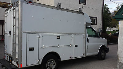 Chevrolet : Express 3500 Chevy Express 3500 Cutaway w/Spartan Service body with Ladder Rack.