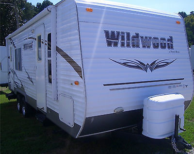 2012 Forest Wildwood 26.3' travel trailer with slide out