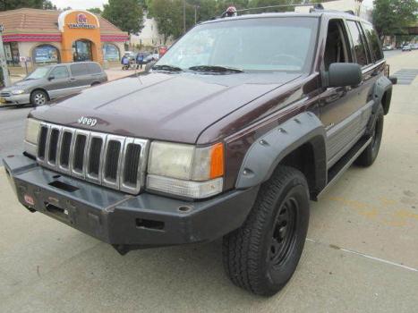Jeep : Grand Cherokee 4dr Laredo 4 Bushwacker limited 4x4 lifted flared orig paint runs perfect one of a kind.