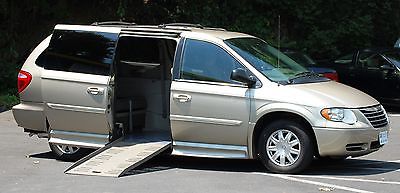 Chrysler : Town & Country slt 2005 chysler town and country grand caravan braun entervan wheelchair van