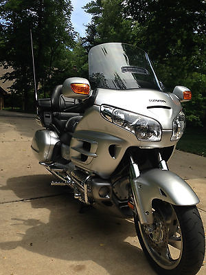 Honda : Gold Wing 2007 honda goldwing premium sound silver one owner excellent condition