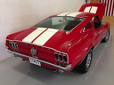 Ford : Mustang fastback VIDEO,  