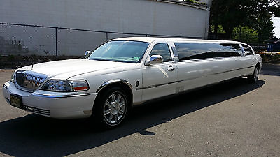 Lincoln : Town Car 180 inch Stretch Limo by Galaxy Coach 2005 lincoln town car 180 inch 14 passenger stretch limousine