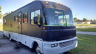 95 Fleetwood Bounder - Excellent condition, moving to Alaska - MUST GO