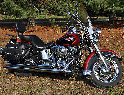 Harley-Davidson : Softail Harley Davidson Heritage Softail with lots of chrome