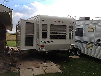 2005 Flagstaff 8528gtss 30ft 5th wheel trailer sleeps 4 clean in and out