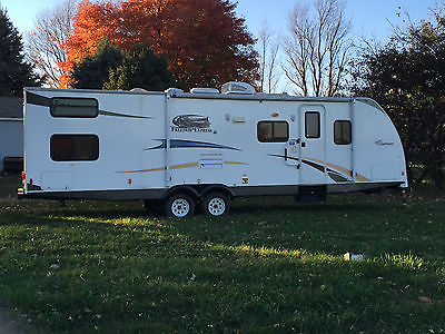 LIKE NEW COACHMEN FREEDOM EXPRESS 29se Plus accessories!!!!