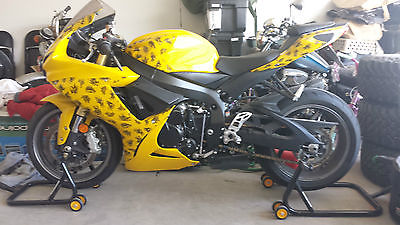 Suzuki : GSX-R Motorcycle, GSXR 750, yellow and black, sports bike, bike.