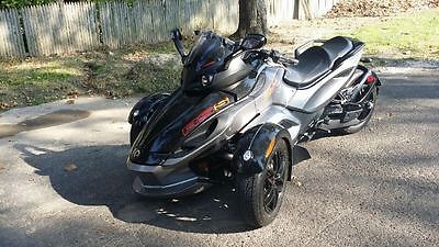Can-Am : RSS-SM5 2012 black and silver can am spyder rss sm 5