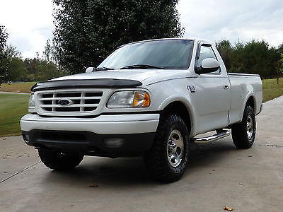 Ford : F-150 XL Very hard to find Regular Cab Short Bed with 4WD & low miles