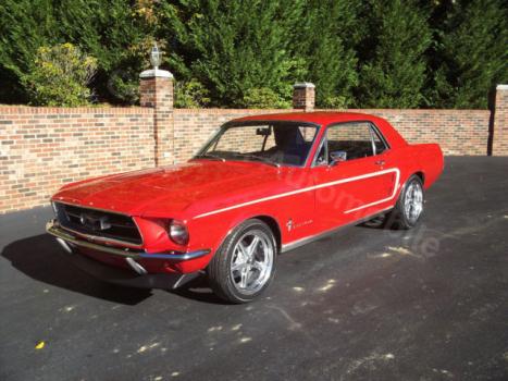 Ford : Mustang Coupe candy red, DB, stereo, solid, console