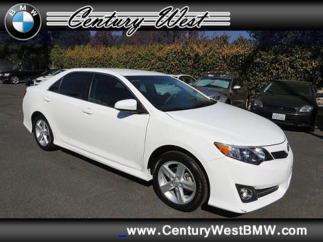 Toyota : Camry Camry SE Sedan 4D White Automatic 6-Spd FWD Traction Control Power Steering