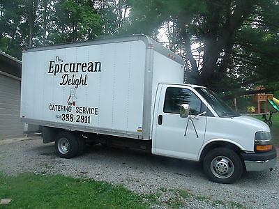 Chevrolet : Express express box truck 2005 chevy express 3500 6.0 l box truck cargo van very low miles one owner