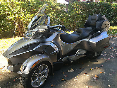 Can-Am : Spyder Roadster Can-Am Spyder Motorcycle (w/ custom all-weather cover)