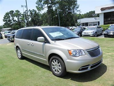 Chrysler : Town & Country 4dr Wagon Touring 4 dr wagon touring new van automatic 3.6 l v 6 cyl engine cashmere