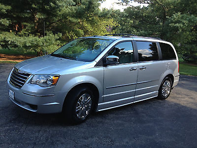 Chrysler : Town & Country Limited 2010 chrysler town and country handicap accessible van