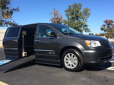 Chrysler : Town & Country Touring-L 14 k conversion cost over 57 k msrp wheel chair ramp lowered floor power ramp