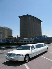 Lincoln : Town Car Executive Sedan 4-Door 2000 lincoln town car stretch limousine price just reduced