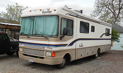 NICE 32 FT FLEETWOOD BOUNDER MOTOR HOME 1998 ONE POP OUT LOW MILES 18,000