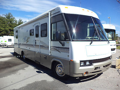 Very Nice 2001 Itasca Sunrise Class A!  Loaded With Features!  SAVE HUGE!