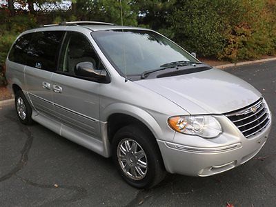 2006 Chrysler Town - Country Limited Wheelchair Van Conversion Power Ramp 69K