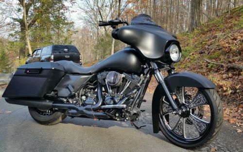 Harley-Davidson : Touring 2010 harley street glide 23 in wheel blacked out
