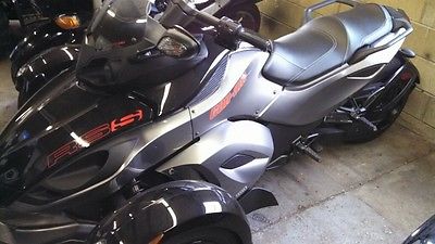 Can-Am : rs-s silver and black can am spyder mint condition,low miles