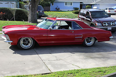 Buick : Riviera Base Hardtop 2-Door attention getter, Bright red Paint,with Black black leather seats,