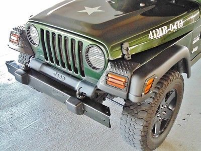 Jeep : Wrangler WILLYS SPECIAL EDITION       4X4 4.0 6 cylinder engine automatic trans cold a c