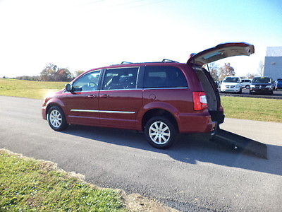 Chrysler : Town & Country MOBILITY VAN 2014 chrysler town and country touring wheelchair handicap ramp van loaded