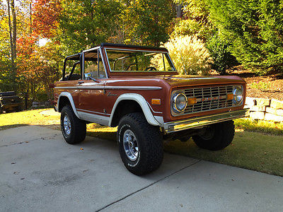 Ford : Bronco Parchment Leather, black seatbelt and black mats Beautiful head-turning Classic Bronco with beefy engine, lift kit and alloys