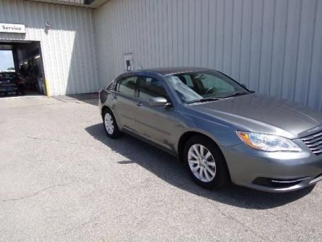 Chrysler : 200 Series Touring Touring 2.4L CD Front Wheel Drive Power Steering ABS 4-Wheel Disc Brakes A/C