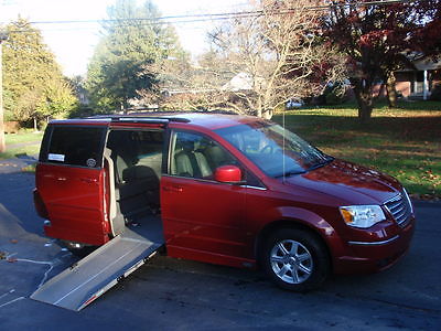 Chrysler : Town & Country TOURING 2008 chrysler town country touring wheelchair van handicap accessible van nice