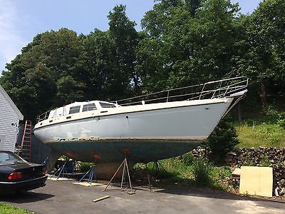 1975 Columbia 45' yacht sailboat needs work