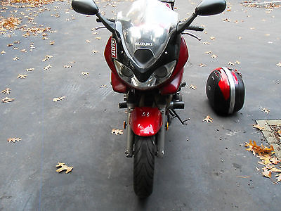 Suzuki : Bandit Suzuki Bandit 600S  - 2002 Red with top mount GIVI trunk