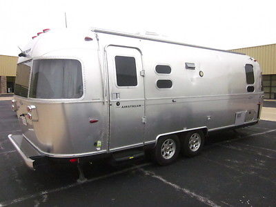 2014 Airstream Flying Cloud FB25, almost new,roof top front damaged,great deal!!
