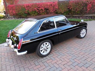 MG : Other Coupe 1968 mgc gt beautiful black paint exterior and black black leather interior