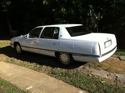 Cadillac : DeVille base Base Leather Sedan 4-Door 4.6 White 160k lots of newparts decent condition Look!