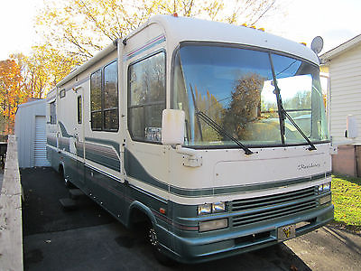 1995 Ford Residency by Thor 35ft Motor Home