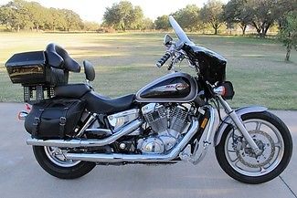 Honda : Shadow Honda 1100 Shadow, Mustang Seat, Faring, Saddle bags, Rider back rest, Tour box