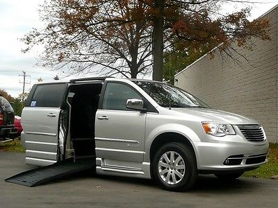 Chrysler : Town & Country Touring L Braunability Handicap Wheelchair Access Transfer Seat Side Ramp Power XT Touring