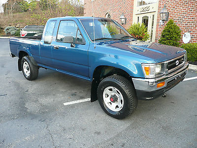 Toyota : Tacoma SR5 Xtra Cab 1994 toyota pickup sr 5 4 x 4 extended cab 4 cylinder 5 speed a c superb condition