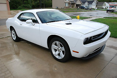 Dodge : Challenger 2-DOOR 2012 dodge challenger 11 k miles excellent condition white