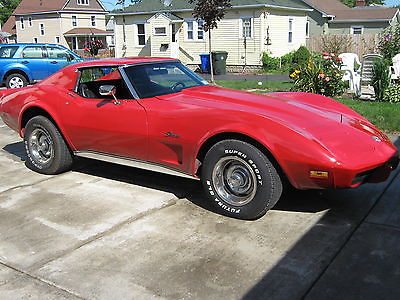 Chevrolet : Corvette red Red sports coupe