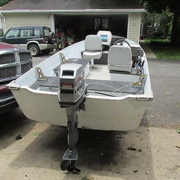 Sylvan 142 Classic boat with Mariner 25 hp motor and trailer