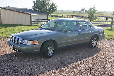 Ford : Crown Victoria LX Sedan Showroom quality 2006 Crown Victoria with leather interior and low miles.